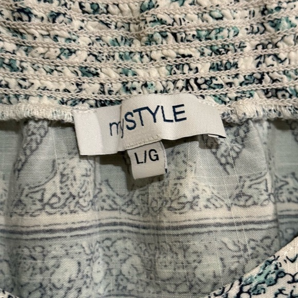 Floral Blue and White Tank Top - Picture 4 of 6